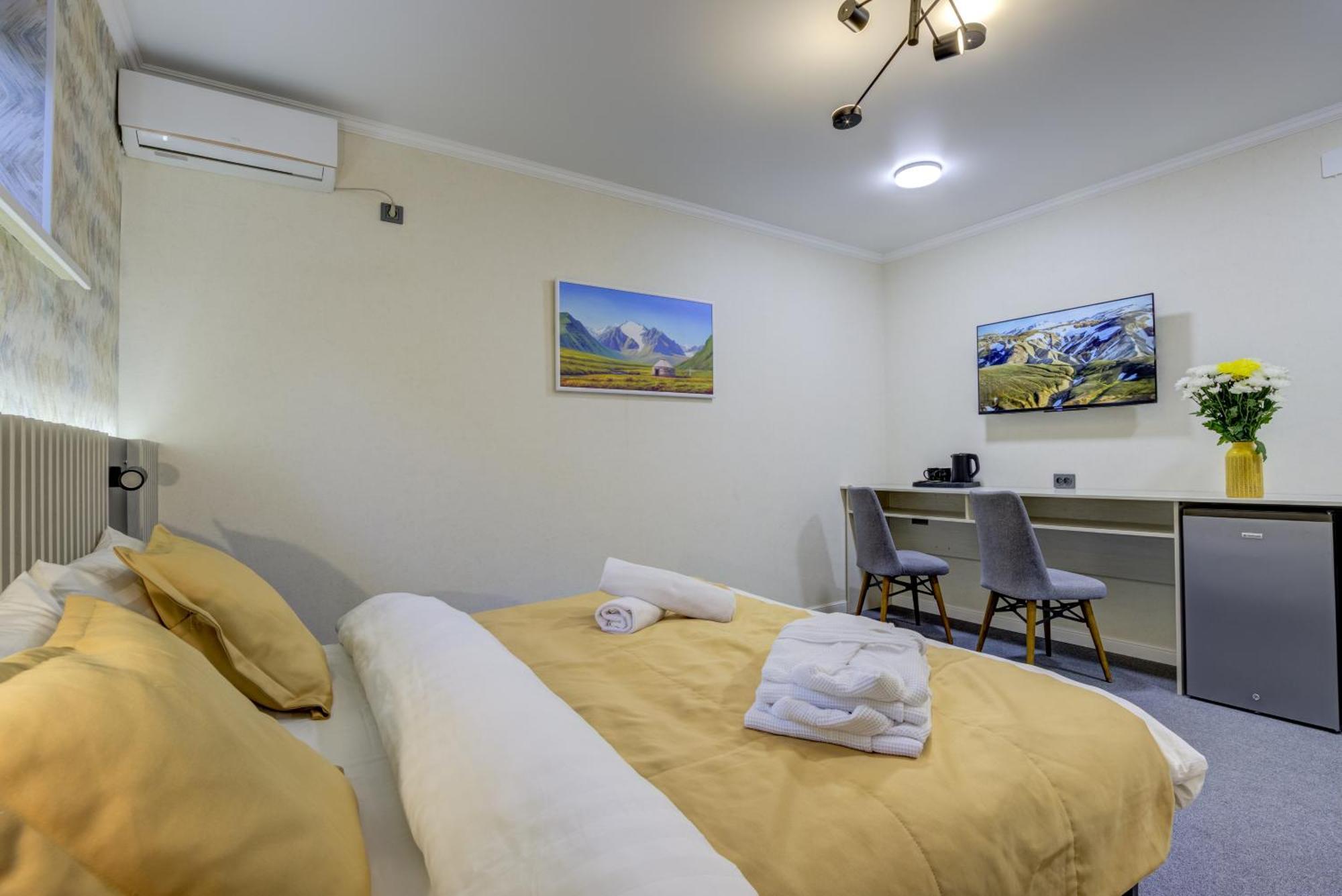Viva Hotel Bishkek Exterior photo